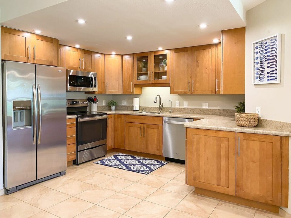 Kitchen has all of the amenities you need to prepare meals together.