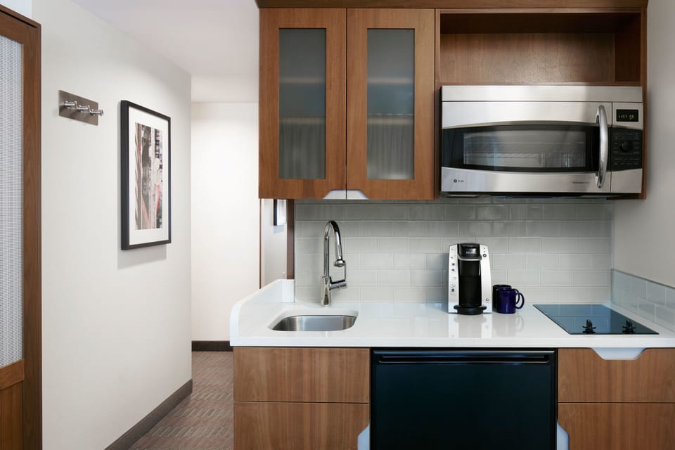 Premium bedding, in-room safe, desk, laptop workspace