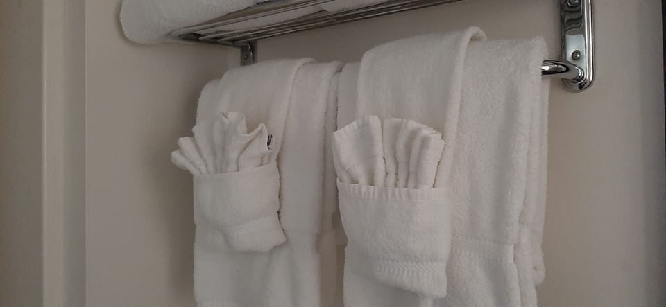 2 Queen Beds, Sleeps 4 | Bathroom | Shower, free toiletries, towels