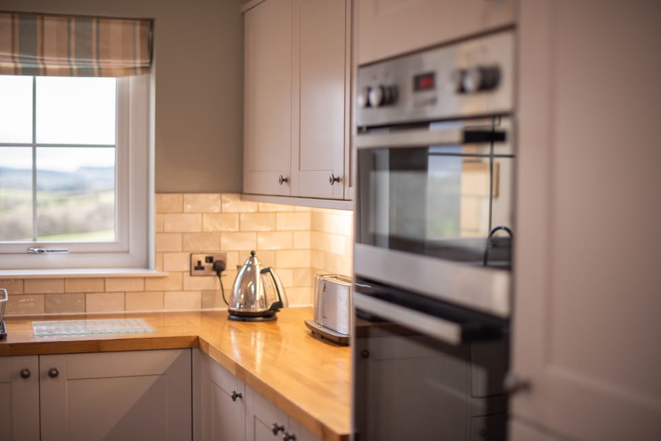 House | Private kitchen | Fridge, microwave, oven, stovetop