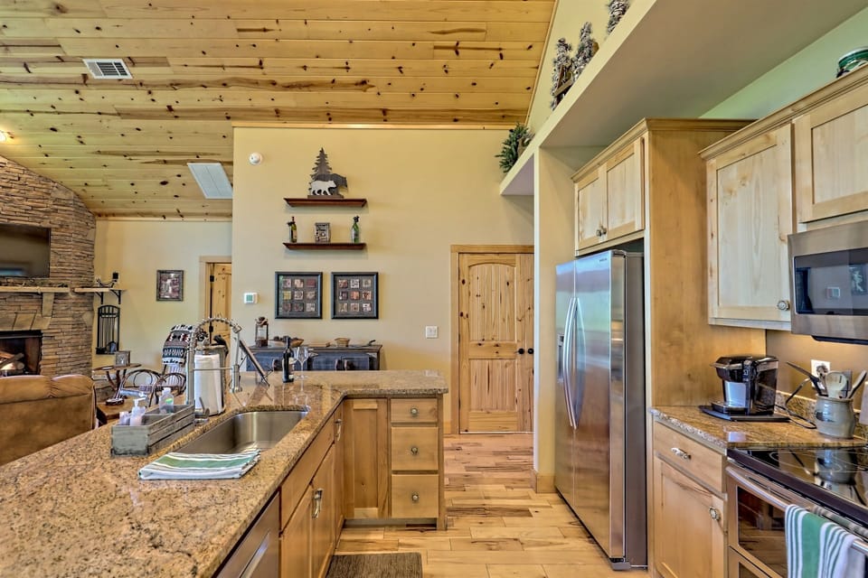 Granite Countertops & Stainless Steel Appliances