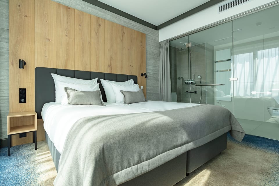 Senior Room | In-room safe, blackout drapes, soundproofing, iron/ironing board