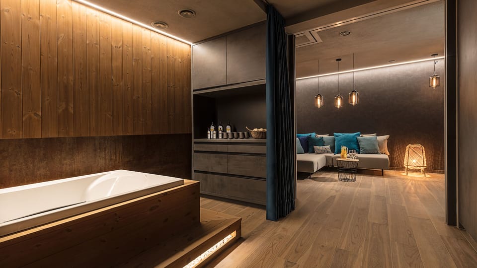 Couples treatment rooms, sauna, hot tub, steam room, Turkish bath