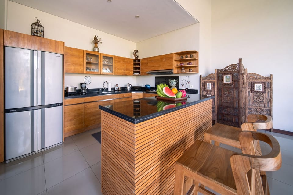 Microwave, coffee/tea maker, electric kettle, toaster