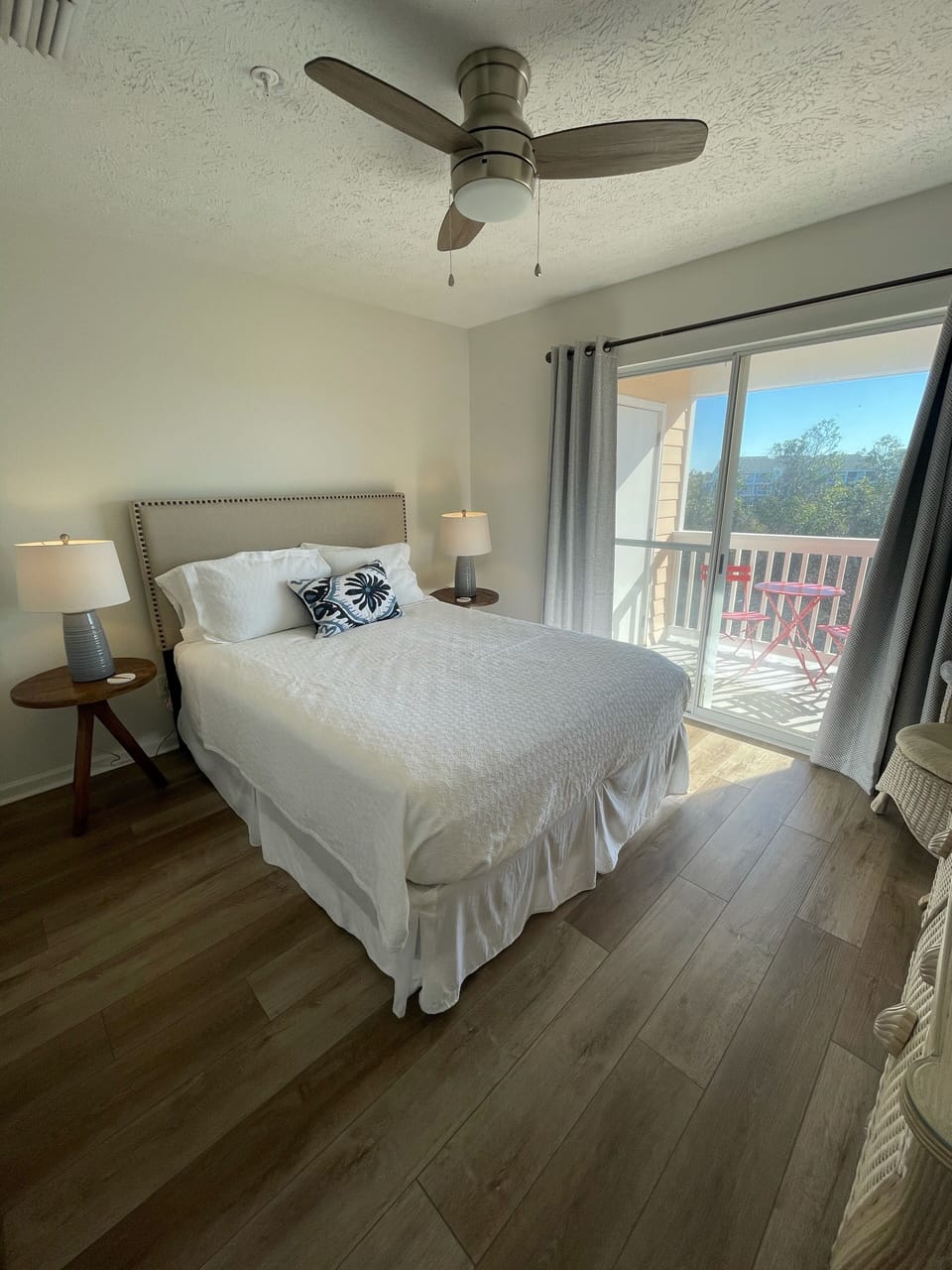 2nd Bedroom with queen bed