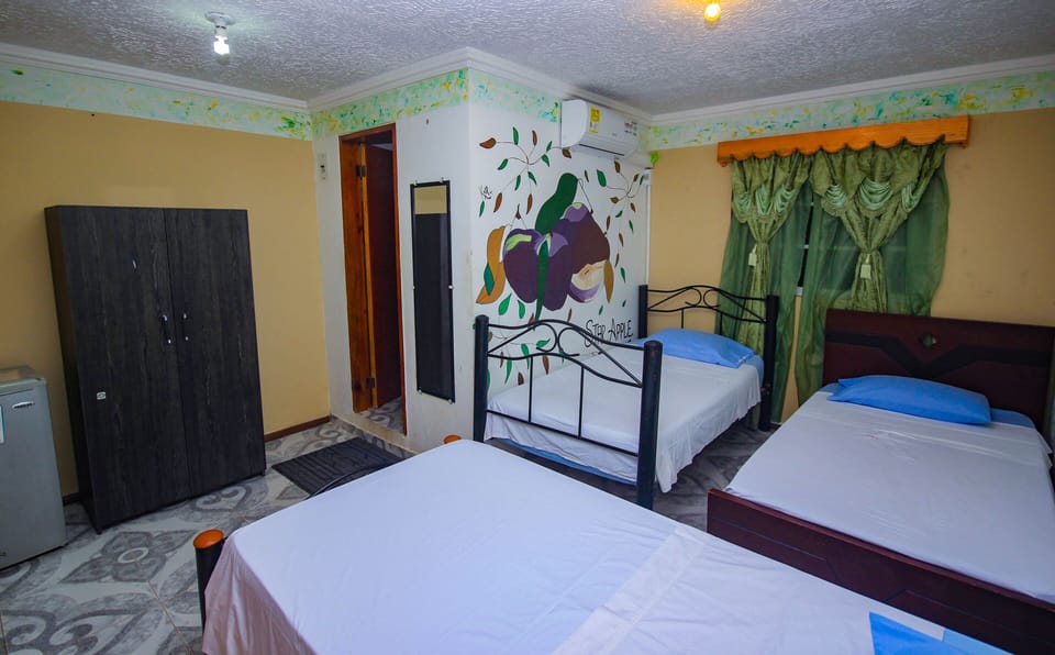 Basic Triple Room | In-room safe, individually decorated, individually furnished, free WiFi