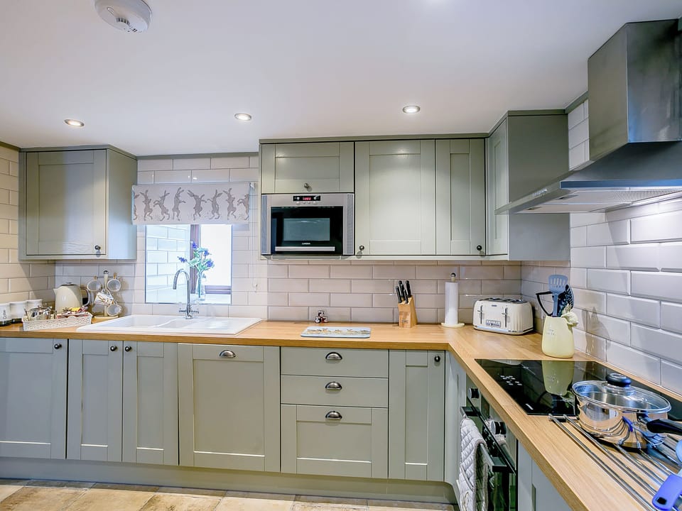 Kitchen | Woodland&rsquo;s Clough - Windleden Farm Cottages, Don View, near Dunford Bridge