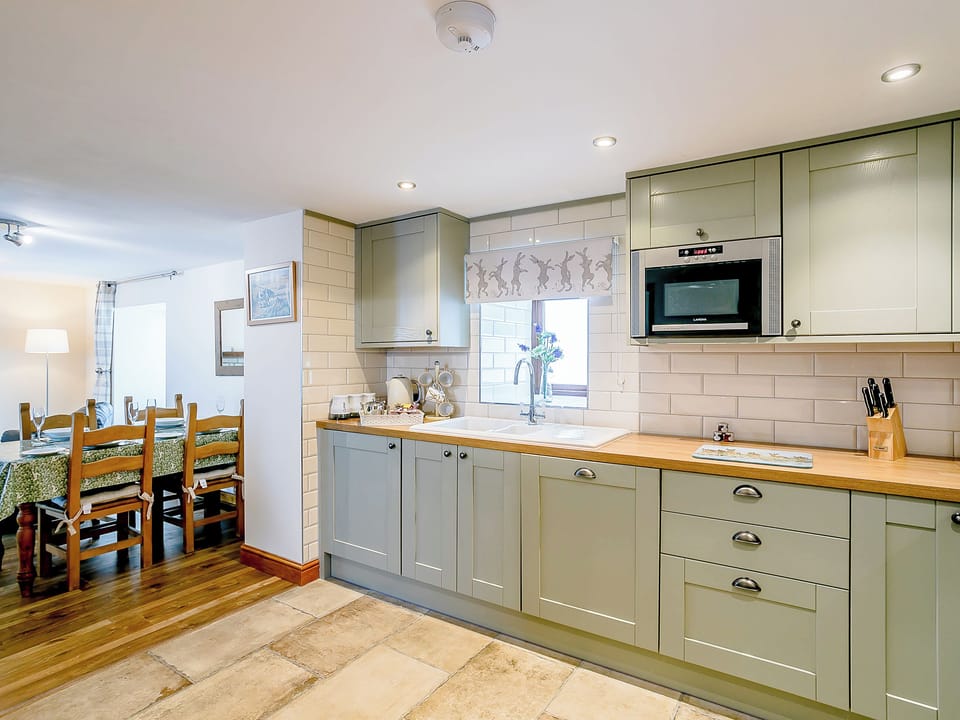 Kitchen | Woodland&rsquo;s Clough - Windleden Farm Cottages, Don View, near Dunford Bridge