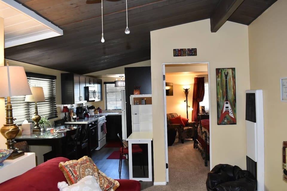 Kitchen & bedroom