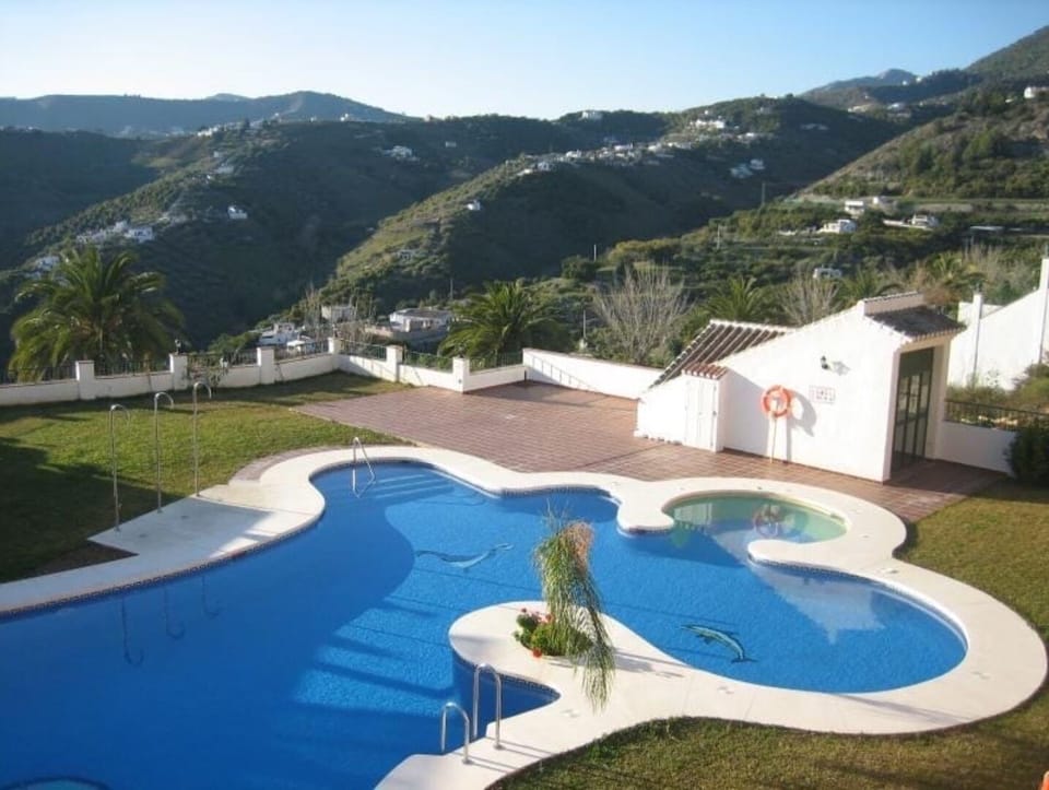 Communal pool, which is clean and very well maintained 
