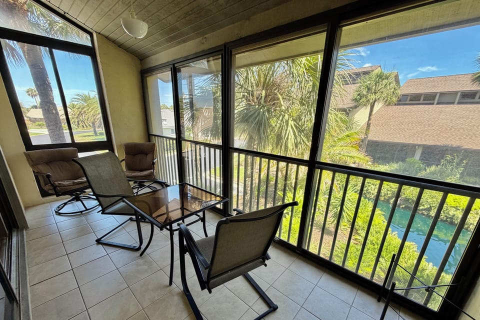 Enclosed lanai