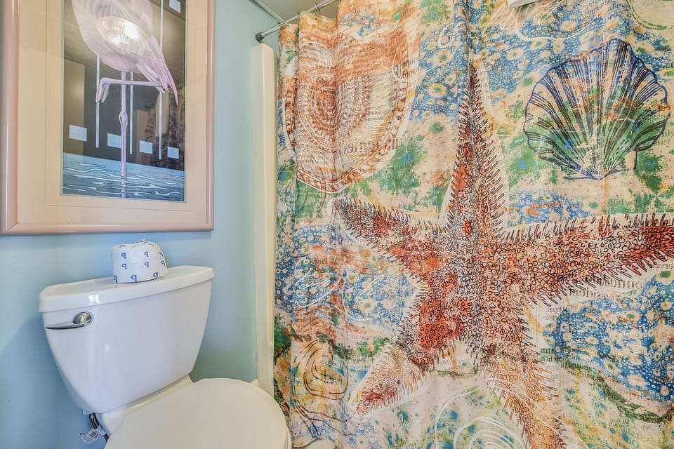Primary Bathroom with Tub/Shower Combo