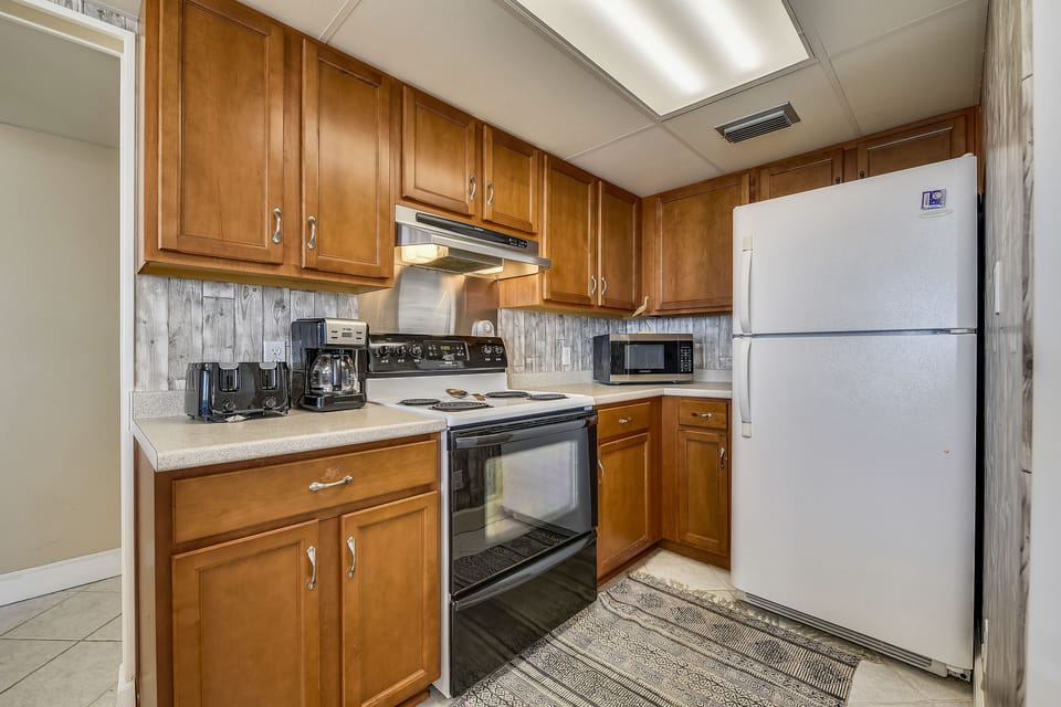Fully Stocked Kitchen