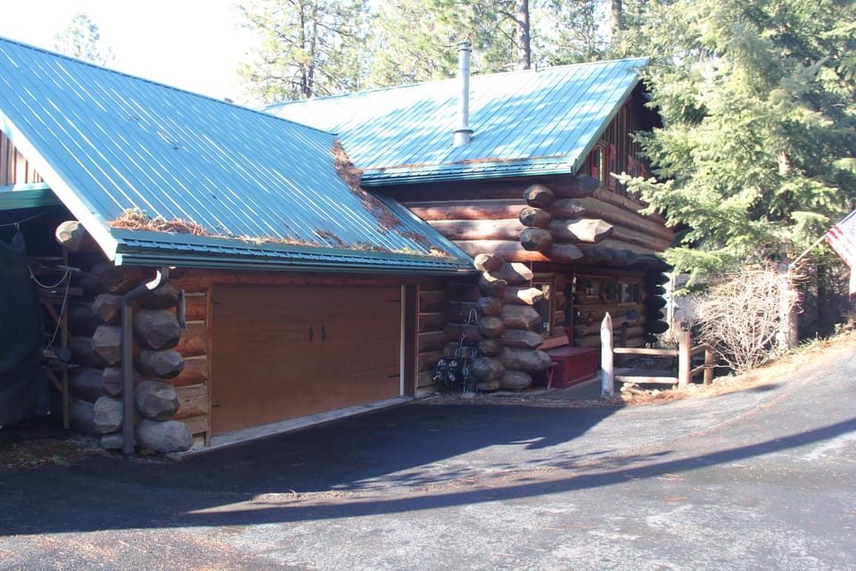 Garage & Shared Driveway 