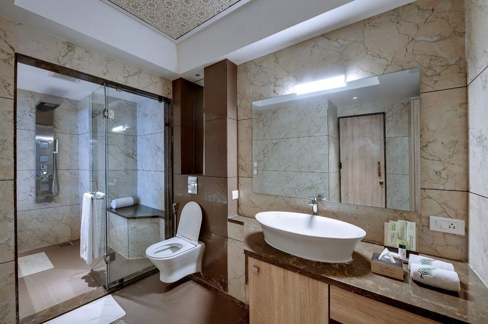 Presidential Suite, 1 King Bed | Bathroom | Shower, free toiletries, bathrobes, slippers