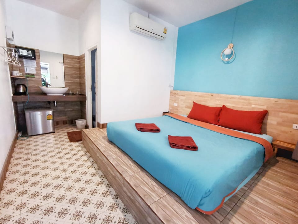 Standard Double Room, 1 King Bed, Private Bathroom, Garden Area | Free WiFi, bed sheets