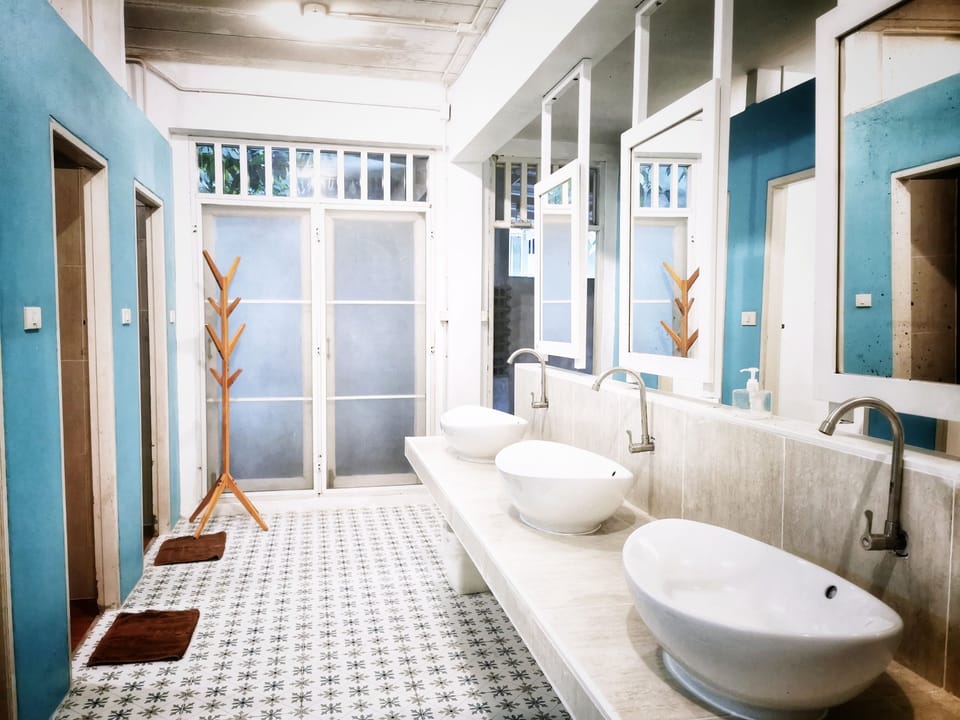 Free toiletries, towels