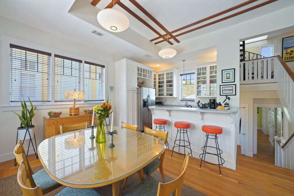 DINING AREA WITH TABLE FOR 6 ON SECOND LEVEL