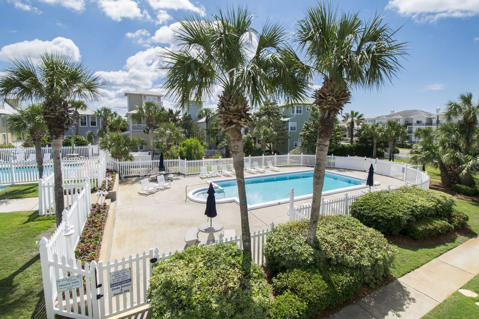 Community pool