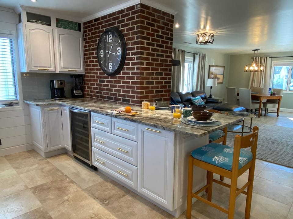 Kitchen island with seating for 4