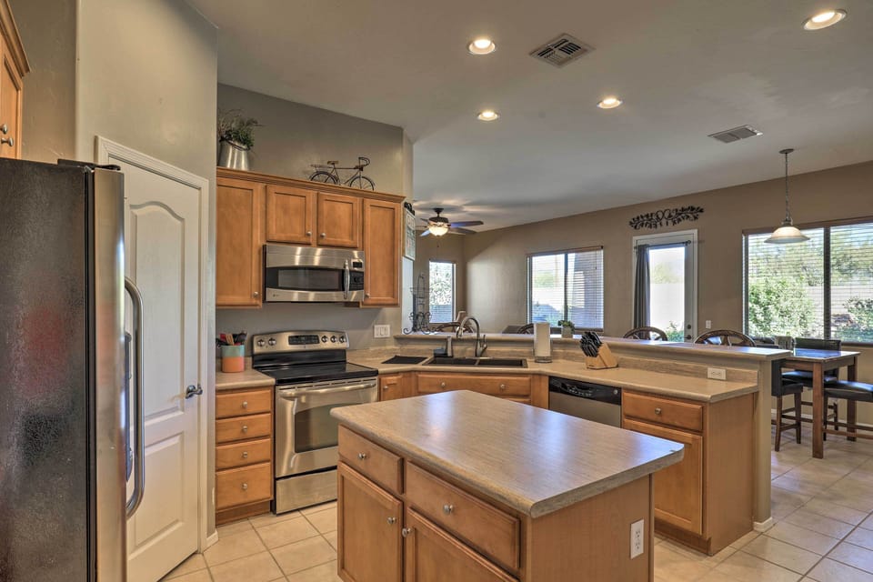 Kitchen | Fully Equipped w/ Cooking Basics
