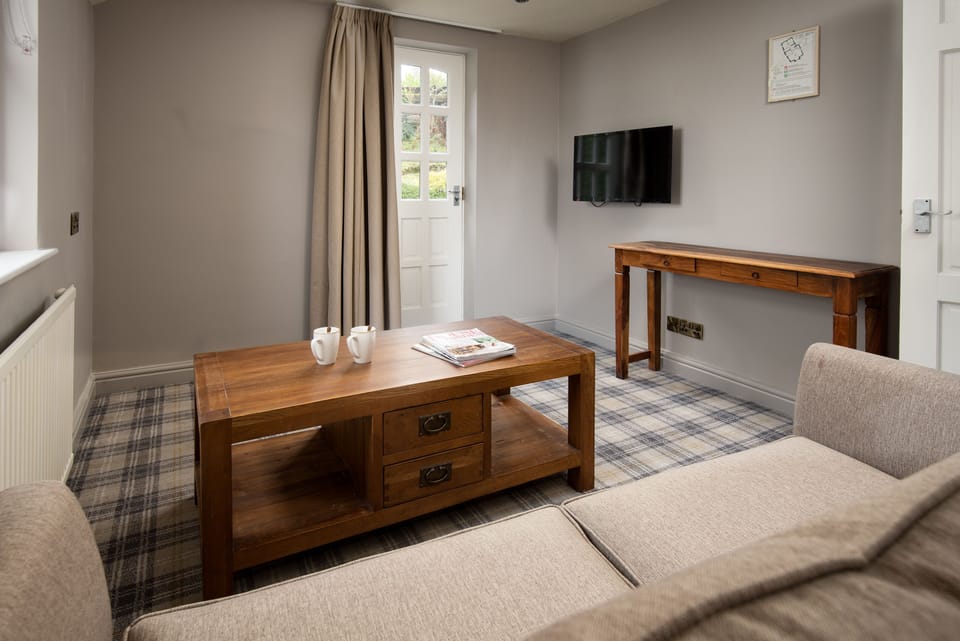 Junior Suite | Individually decorated, individually furnished, desk, iron/ironing board