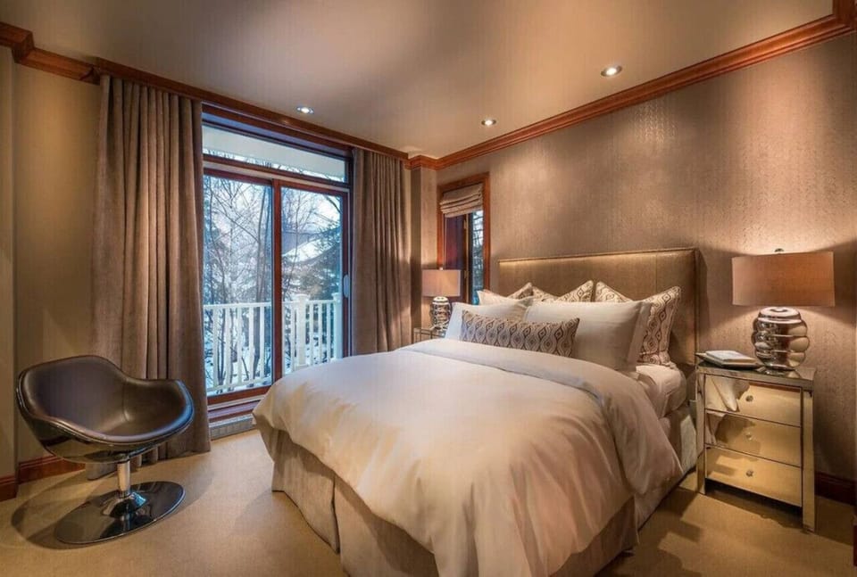 Bondurant 95-8 / COZY and LUXURIOUS 3 bedroom