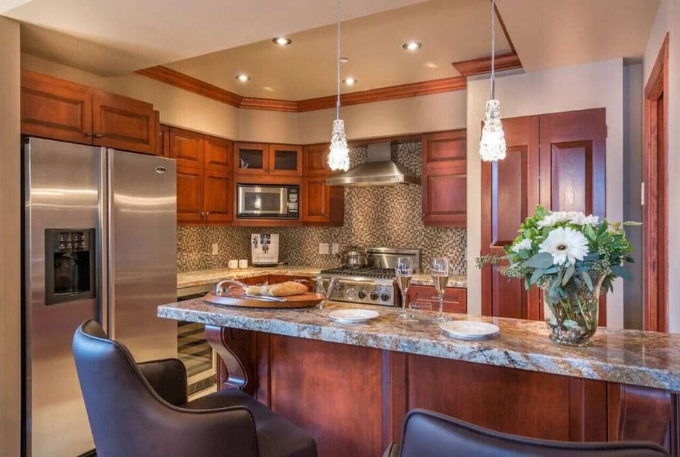 Bondurant 95-8 / COZY and LUXURIOUS 3 bedroom