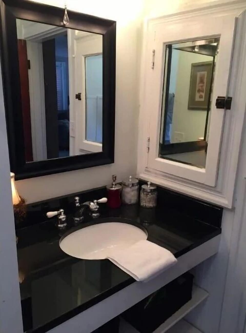 Full Bathroom- photo 1