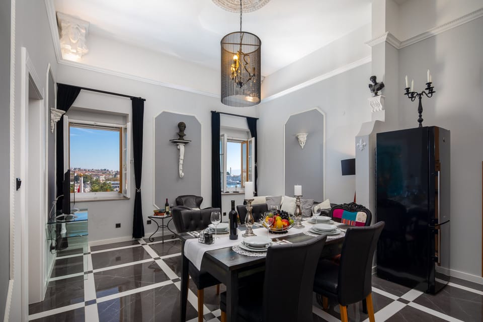 Panoramic Apartment | In-room dining