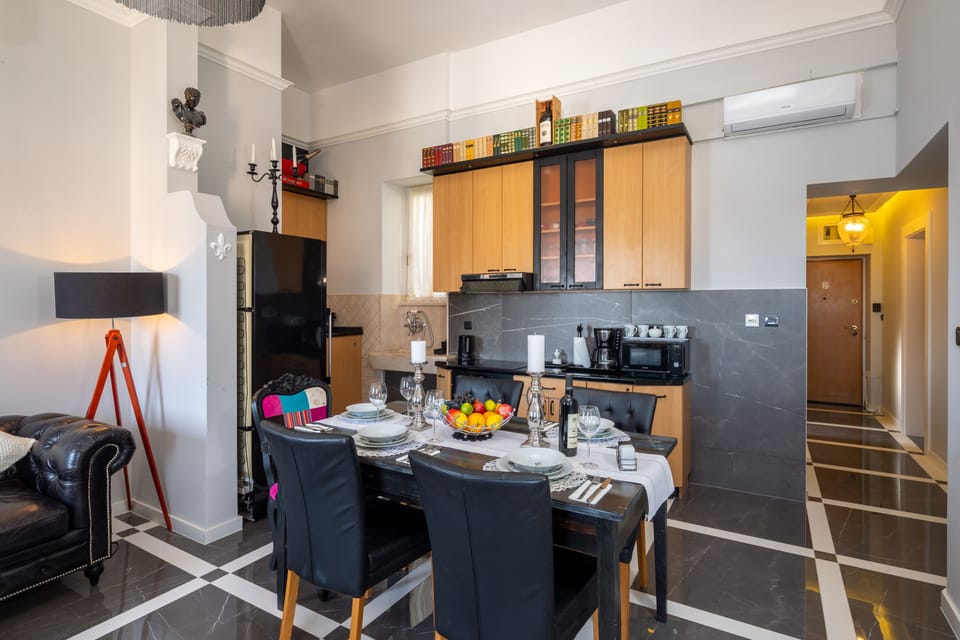 Panoramic Apartment | In-room dining
