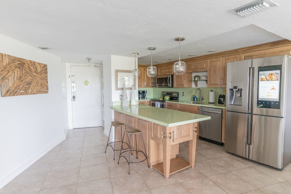 The kitchen, breakfast counter and the foyer.