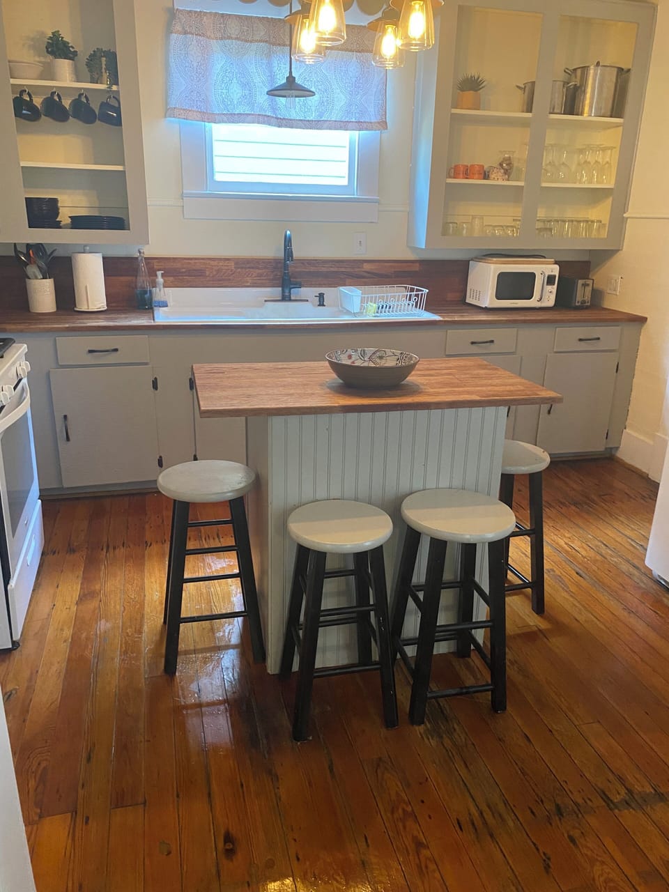 Kitchen island 

