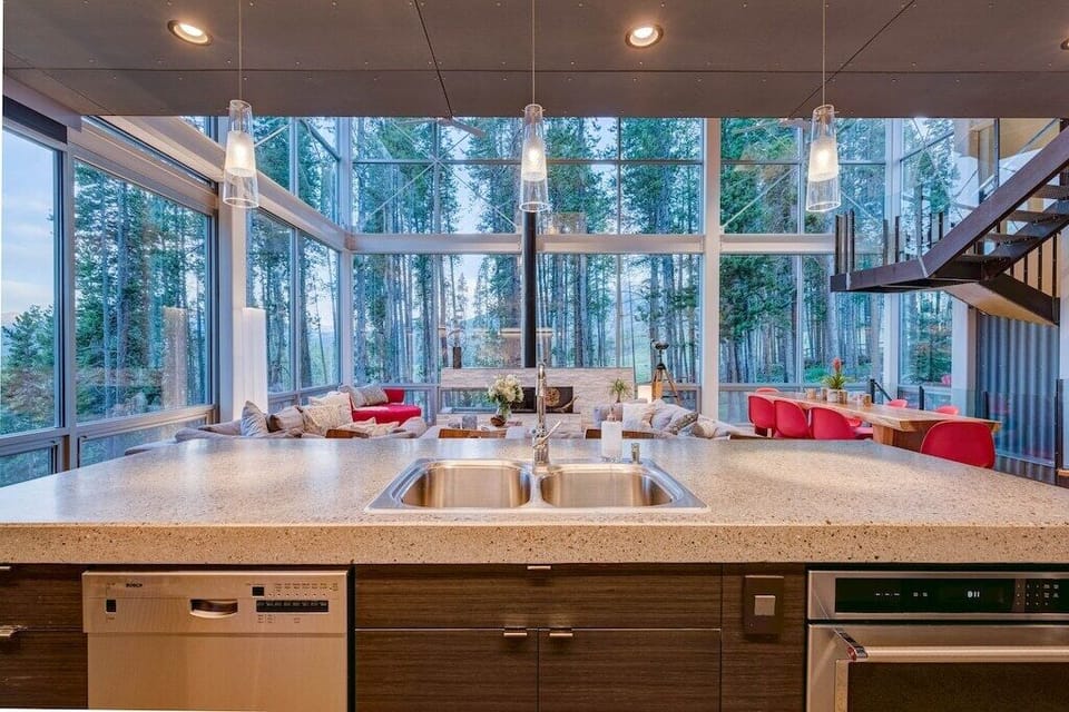 Even doing the dishes doesn't suck with this view!