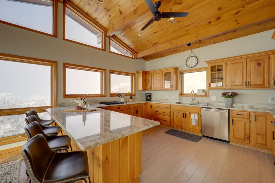 Fully Equipped Kitchen | Flatware Provided