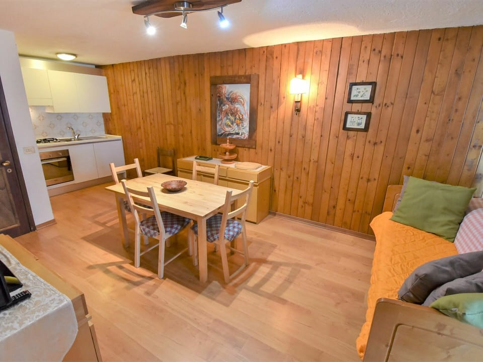 Wood, Lighting, Room, Floor, Interior Design, Flooring, Ceiling, Furniture, Wall, Light Fixture