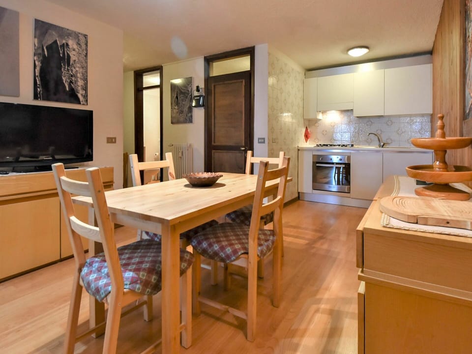 Wood, Lighting, Room, Floor, Interior Design, Flooring, Hardwood, Table, Wood Stain, Ceiling