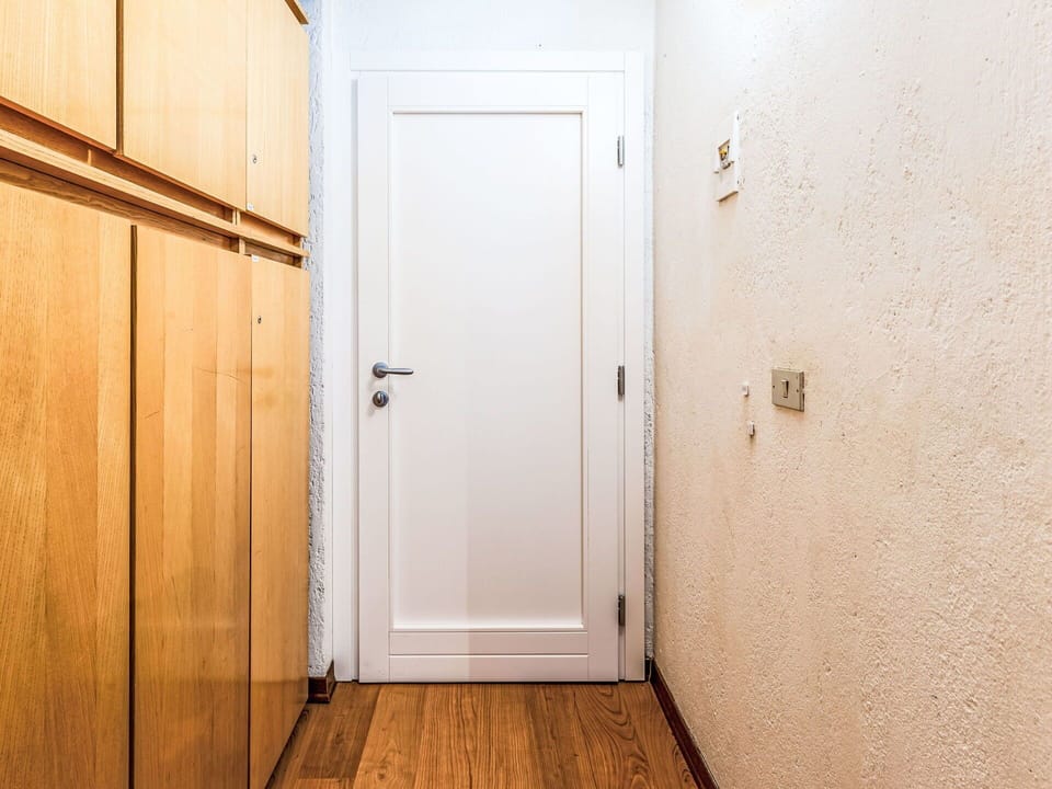 Wall, Flooring, Wood, Door, Floor, Home Door, Wood Flooring, Door Handle, Hardwood, Wood Stain