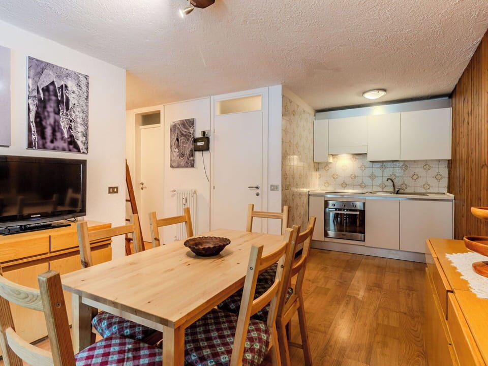 Furniture, Flooring, Interior Design, Floor, Wood, Ceiling, Room, Kitchen & Dining Room Table, Kitchen, Countertop