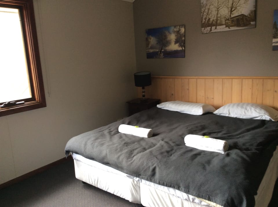 Blackout drapes, free WiFi, bed sheets