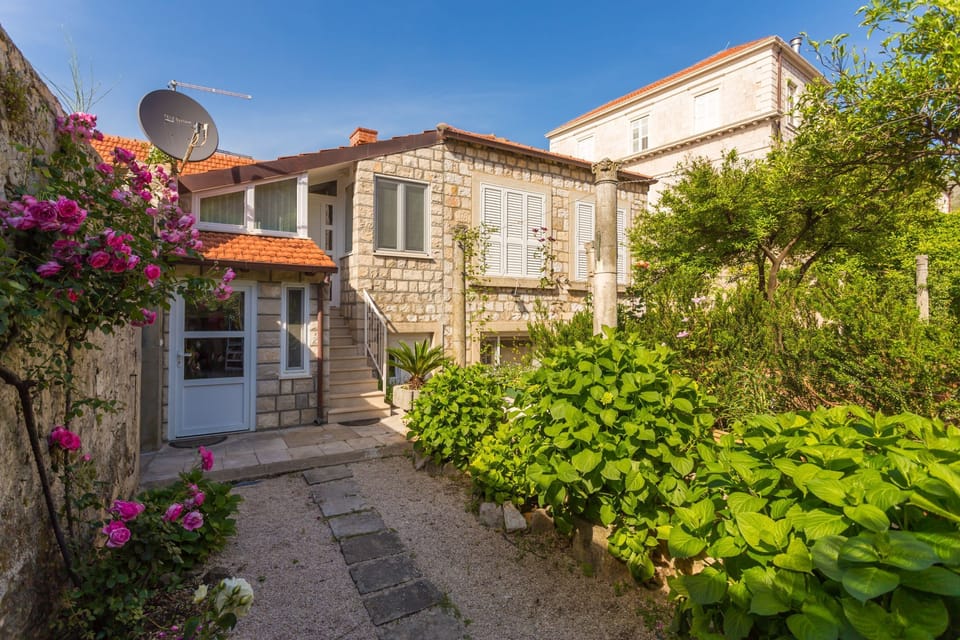 Apartment (Two-Bedroom Apartment with Terrace) | Exterior