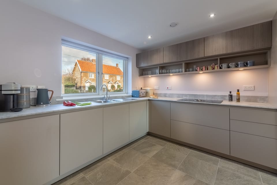 Ground floor: Kitchen with integrated appliances