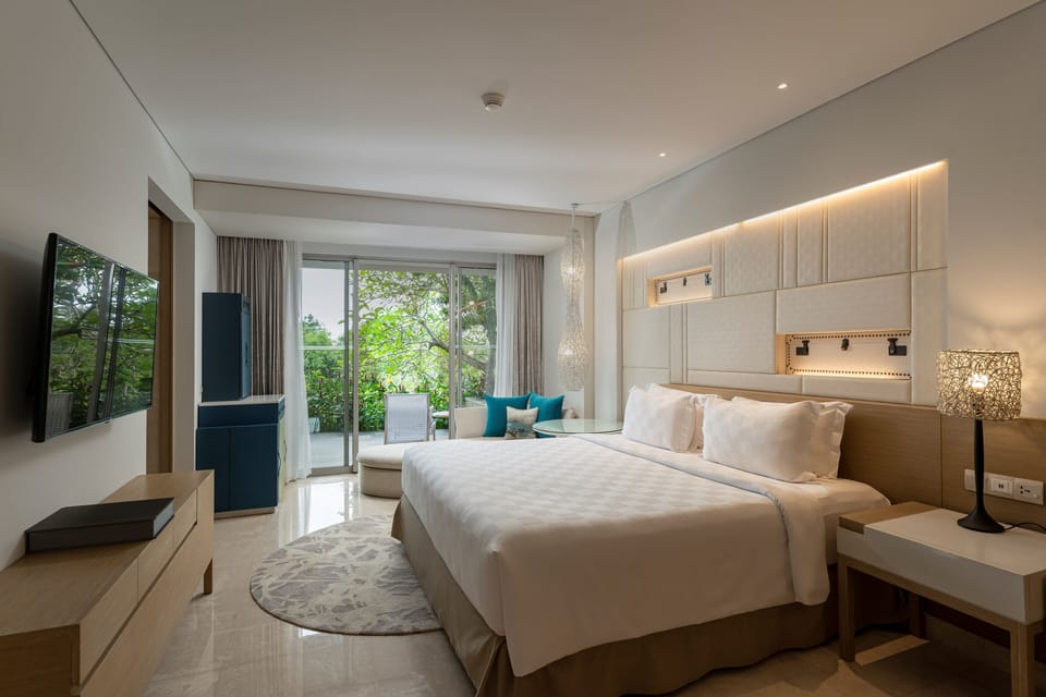 Premium bedding, minibar, in-room safe, desk