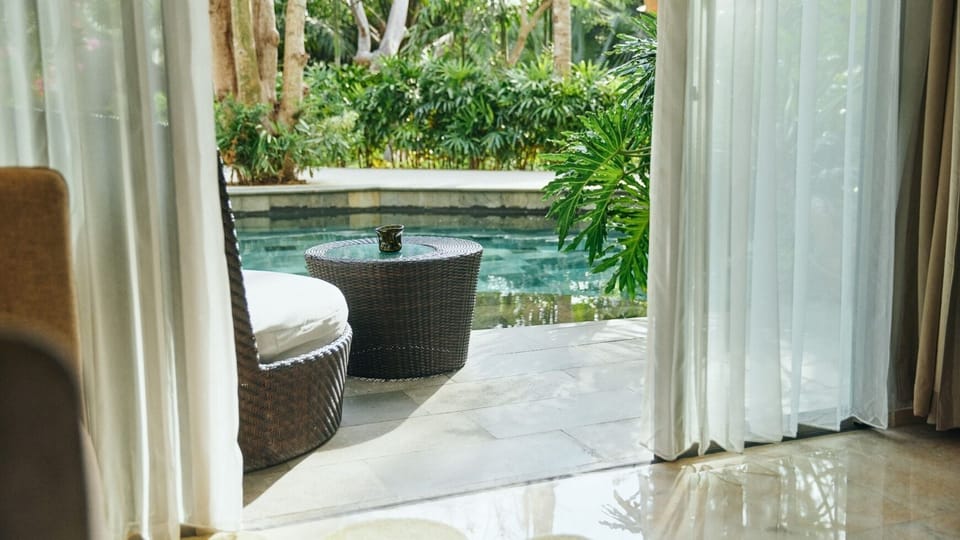 Pool Access Room | Premium bedding, minibar, in-room safe, desk