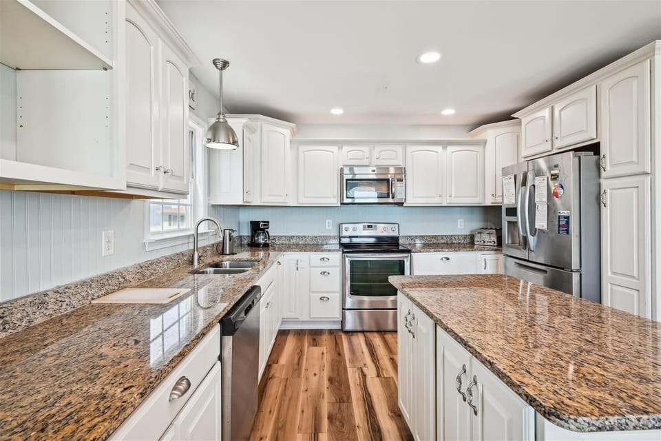 All modern appliances to make meal preparation a breeze.