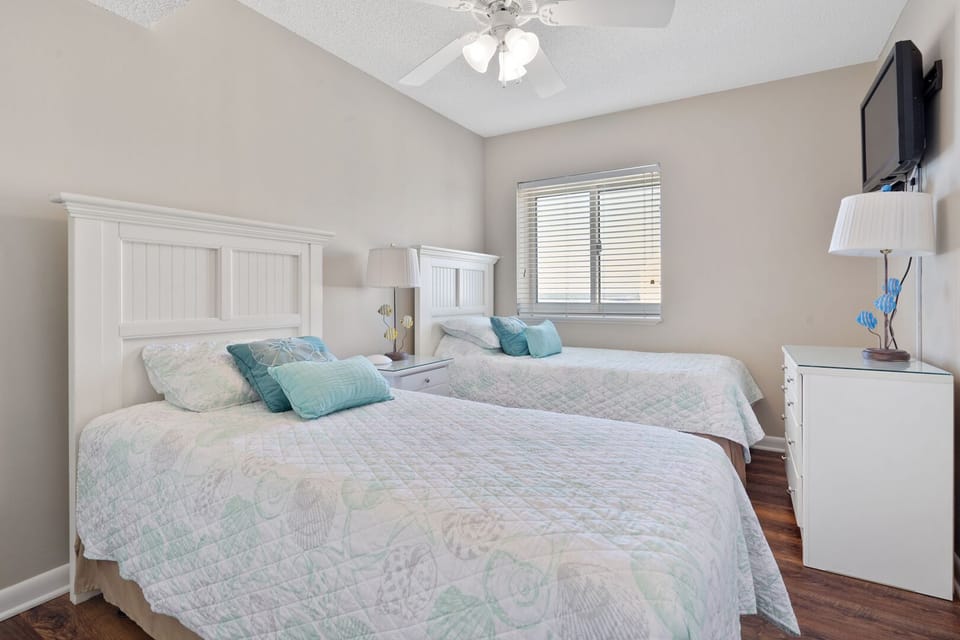 Paradise Pointe 12E - oceanfront condo in Cherry Grove Beach in North Myrtle Beach | bedroom 4 | Thomas Beach Vacations