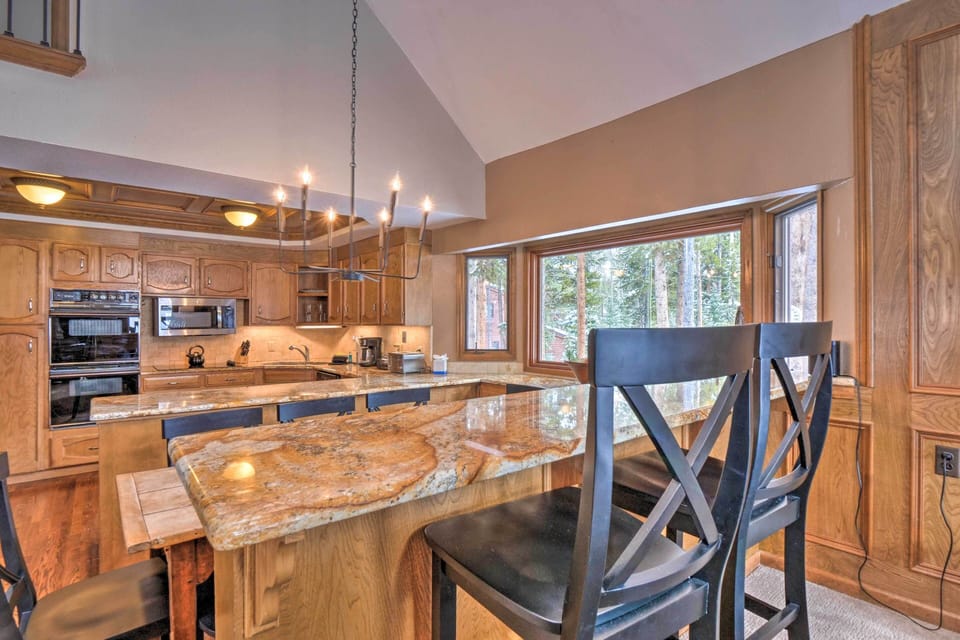 Kitchen | Fully Equipped w/ Cooking Basics