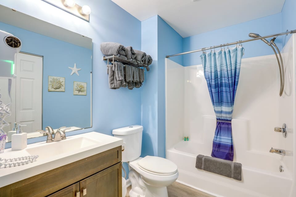 Full Bathroom | Washer & Dryer