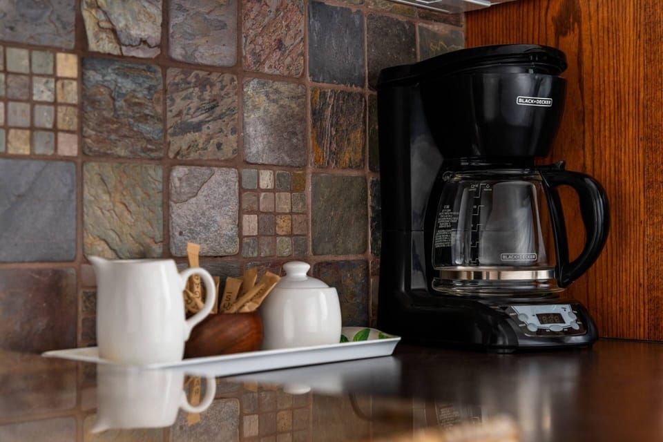 Coffee lovers are in luck as this rental provides coffee. There are also cute cafes a short walk away in downtown.
