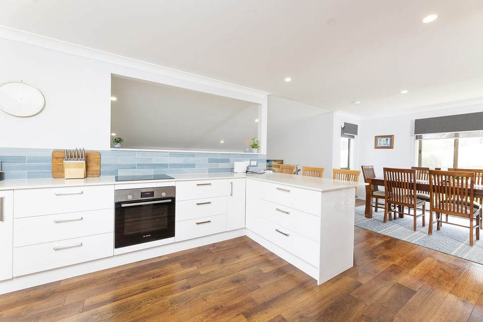 A well-equipped & modern kitchen